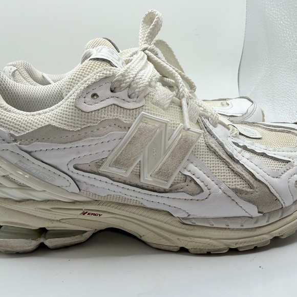 New Balance White and Gray Sneakers - Picture 4 of 11